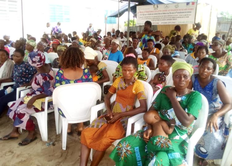 16 jours d’activisme contre les violences faites aux femmes au Bénin : REPSFECO-Bénin sensibilise les  femmes de Vossa sur les différentes lois anti-VBG