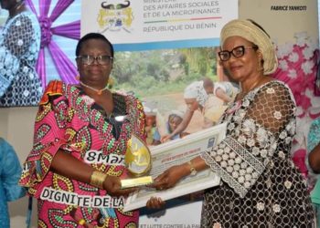 JIF 2020 / Reconnaissance de mérites : Véronique Tognifodé récompense les efforts de Léontine Idohou et Blandine Sintondji Yaya