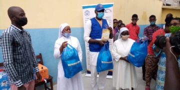 Distribution de cache nez et autres Accessoires pour lutter contre le Covid 19 : L’ ONG la Chrysalide et l&rsquo;Association Diaspora Bénin volent au secours des pour Personnes en situation de Handicapé