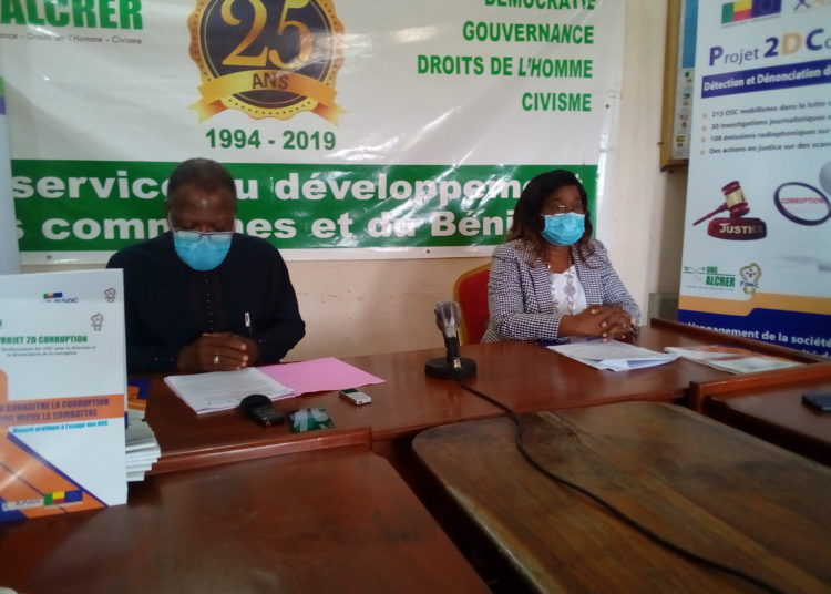 Lutte contre la corruption : l’ONG ALCRER et Social Watch Benin renforcent leur engagement pour une lutte efficace en mettant sur le marché un Manuel intitulé « Mieux connaître la corruption pour mieux la combattre »