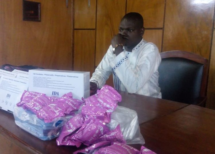 Distribution gratuite des préservatifs : l’ONG SOLIDATIC en lutte contre les grossesses et Infections sexuellement transmissibles.