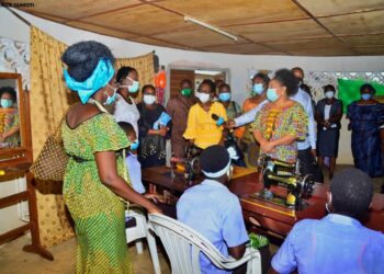 Bénin / Autonomisation des Personnes handicapées : Véronique TOGNIFODE soutient le lancement de nouvelles filières d’apprentissage