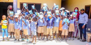Don de kits scolaires aux enfants Handicapés auditifs : les ONGs « Women impact » et « Progen Bénin » font œuvre utile.