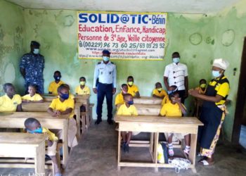 Bénin / Protection des droits des enfants handicapés: Le commissaire de police de Honvié en visite de travail au centre des sourds d’Adjarra.