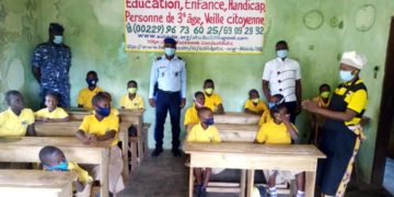 Bénin / Protection des droits des enfants handicapés: Le commissaire de police de Honvié en visite de travail au centre des sourds d&rsquo;Adjarra.