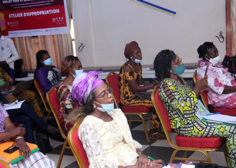 Bénin / Fonds pluriannuels du projet Voix et Leadership: 10 organisations de défense des droits des femmes reçoivent des financements de OXFAM au Bénin