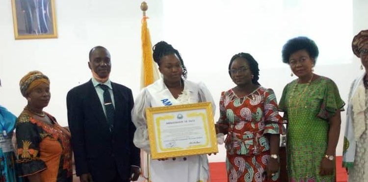 Bénin / Reconnaissance de mérite : La Présidente de l’ONG FND, Hélena Capo-Chichi distinguée « Ambassadrice de Paix ».