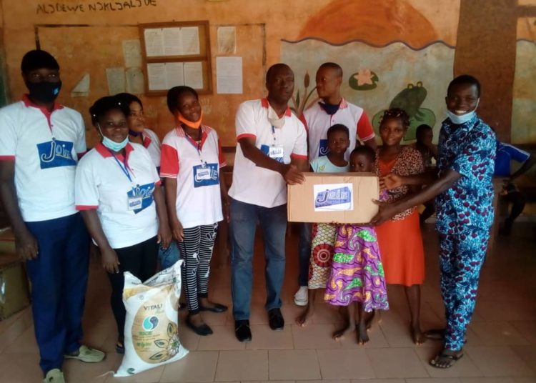 Assistance aux enfants vulnérables : L’ONG « Joie dans la Cité » vole au secours de l’orphelinat « Un enfant, Une vie » de Tokpadomey.