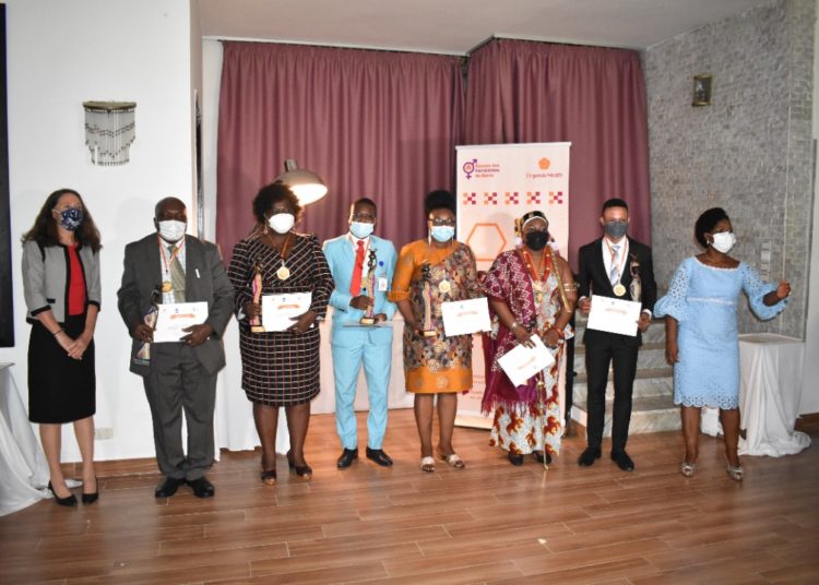 Promotion du leadership féminin par l’Ambassade des Pays-Bas: Hélèna Capo-Chichi honorée pour son combat en faveur des droits de la femme.