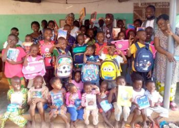 Assistance aux écoliers des familles vulnérables de Ouidah: L’ONG Bon secours et  L’association Solidarité, Culture, Paix et Développement (SCPD) de Lyon  font œuvre utile