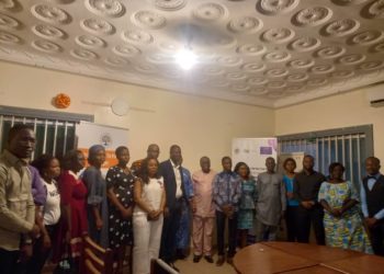 Éducation des agents santé, des femmes et des hommes : Le GLVPT et la CBDH alertent sur les risques pénaux de la détention illégale des femmes accouchées.