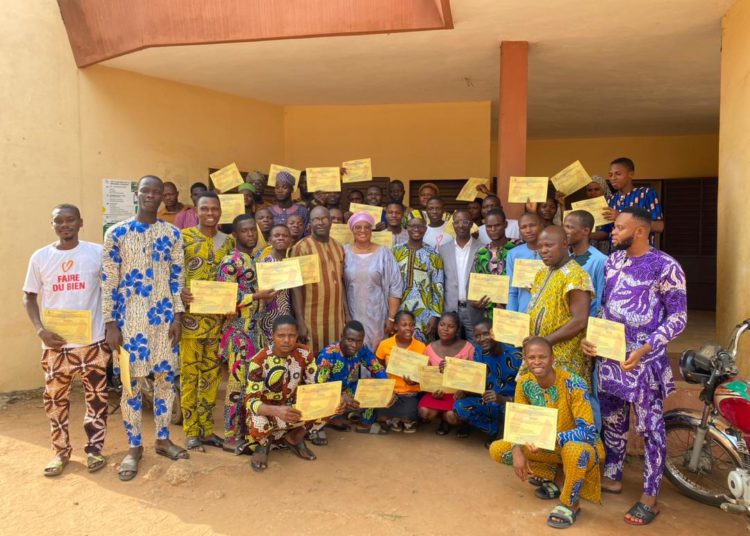 Formation des jeunes sur la gestion des projets humanitaires : Martine Bankolé fait œuvre utile à Adja-Ouèrè