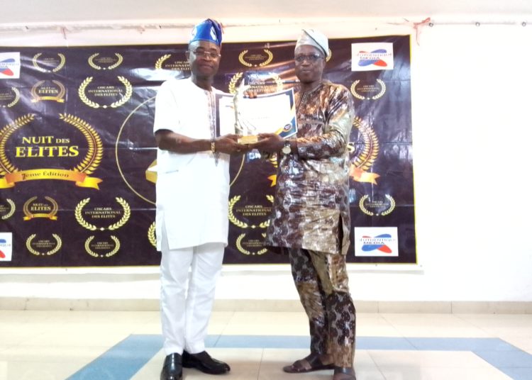 7ème édition de la nuit des Élites : Les efforts du Dr Roger TAWES de la Direction de l’Emigration et de l’Immigration salués