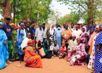 Mali/Mise en œuvre du projet RBEA par Educo: Le Directeur pays, Hermann KEKERE supervise la réception des travaux de réhabilitation des infrastructures scolaires