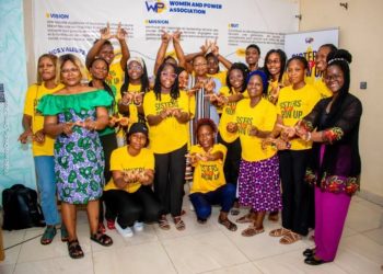 Initiative «Sisters Let’s Grow Up»: Héléna Capo-chichi forme les bénéficiaires sur le leadership feminin