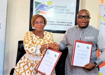 Enracinement des droits de l’Homme dans les communes de l’Atlantique et du Littoral: La CBDH s’engage avec l’ACAL à travers une convention de partenariat.
