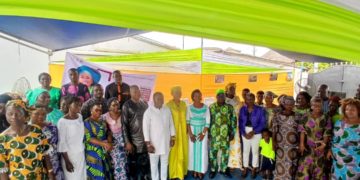Sensibilisation des « Femmes Solidaires du Bénin » et leurs époux à Cotonou : Carmelle AGRI en campagne de promotion de la masculinité positive