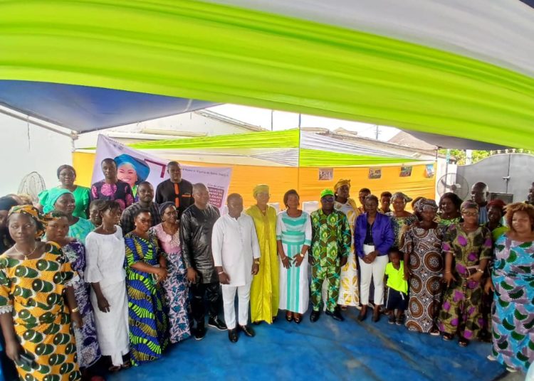 Sensibilisation des « Femmes Solidaires du Bénin » et leurs époux à Cotonou : Carmelle AGRI en campagne de promotion de la masculinité positive