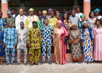 Mise en œuvre des projets des bénéficiaires du Programme d’Appui à l’Égalité de Genre à Cotonou: Stella Élodie TSAGLI mobilise les leaders communautaires pour la consolidation de la paix à Hindé
